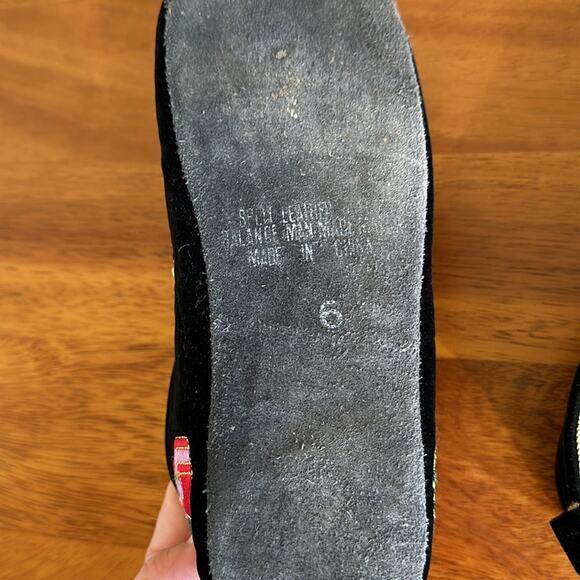 New York Lites black suede Christmas embroidered‎ slippers size 6 - Picture 5 of 5